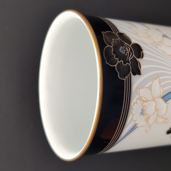 VGT,Legacy by Noritake Footed Black/White Porcelain Vase with Daffodils. - Picture 6 of 11